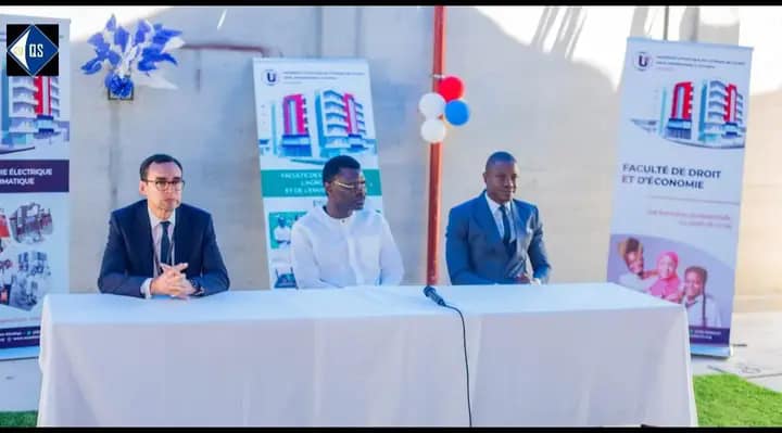 ECHANGES ENTRE PROFESSIONNELS ET ETUDIANTS